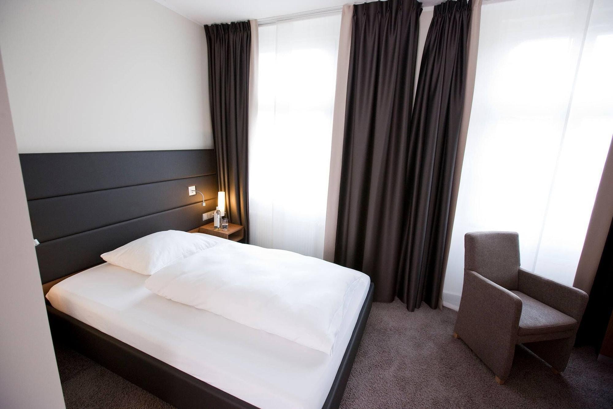 זולינגן Hotel Graefrather Hof מראה חיצוני תמונה